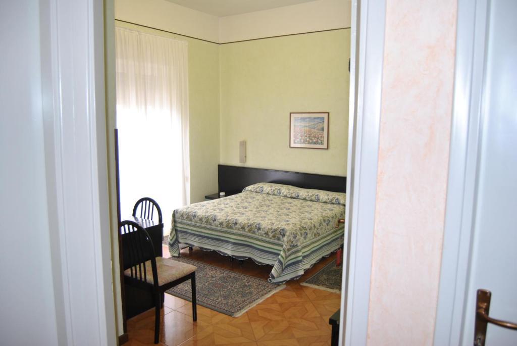 Hotel Villa Mon Toc Stresa Room photo